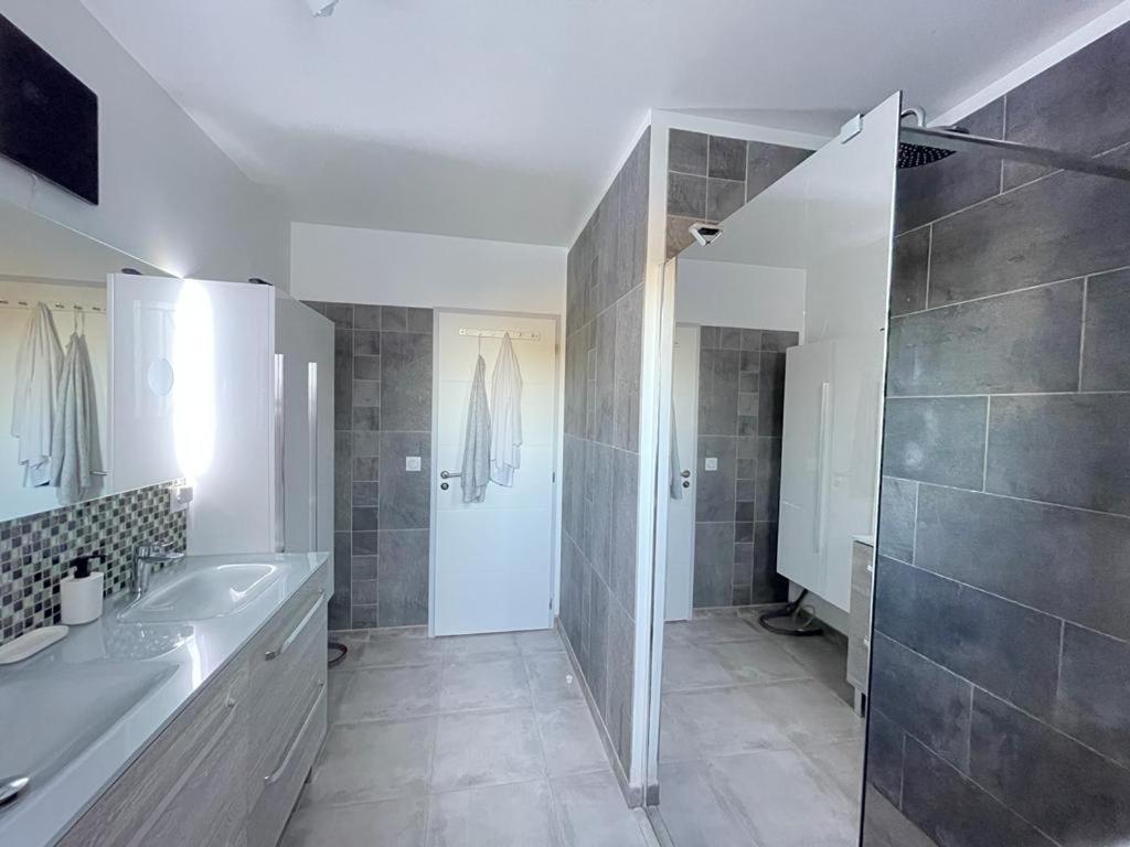 Villa Avec Piscine Cuers Kültér fotó